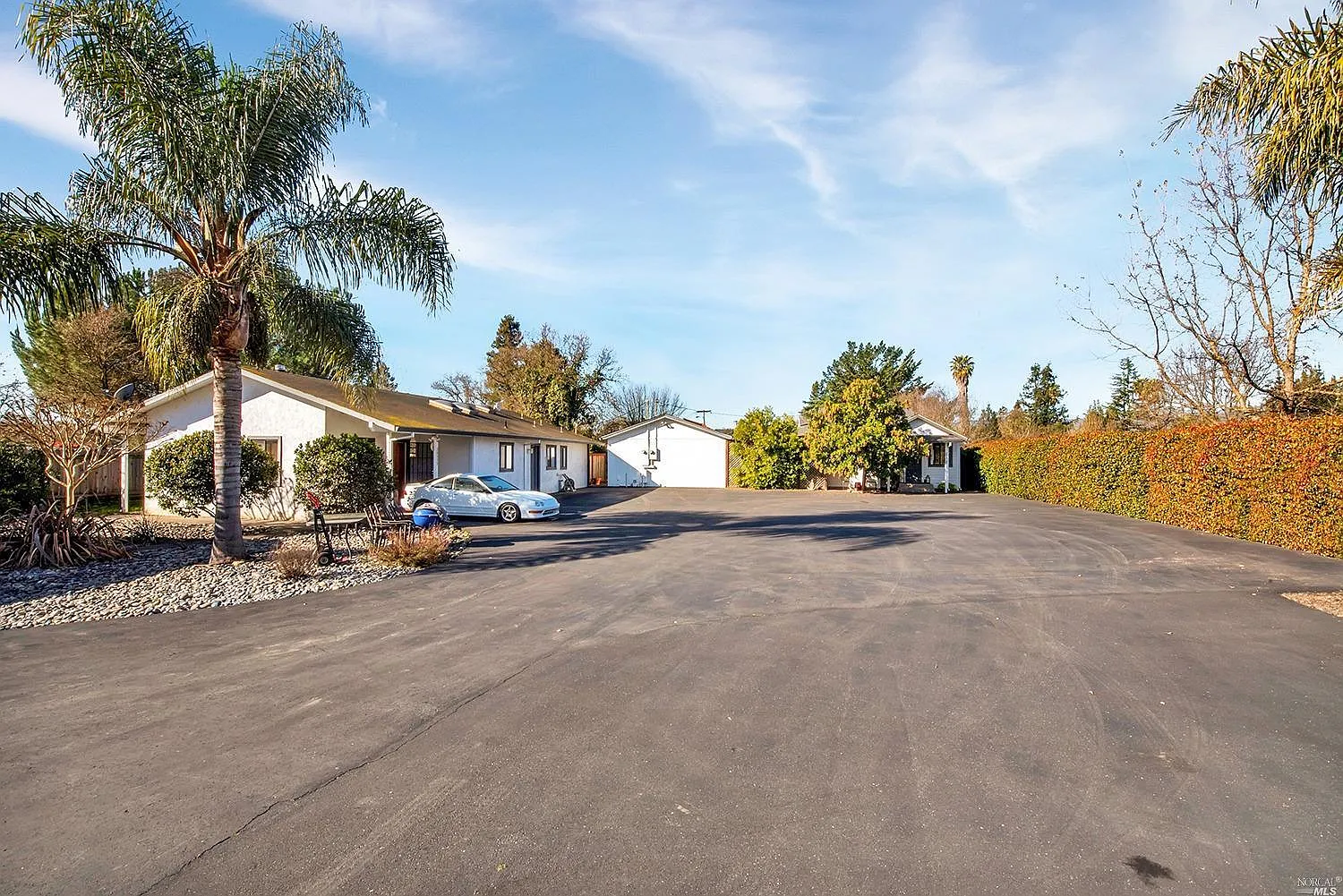 20535 Broadway photo 1