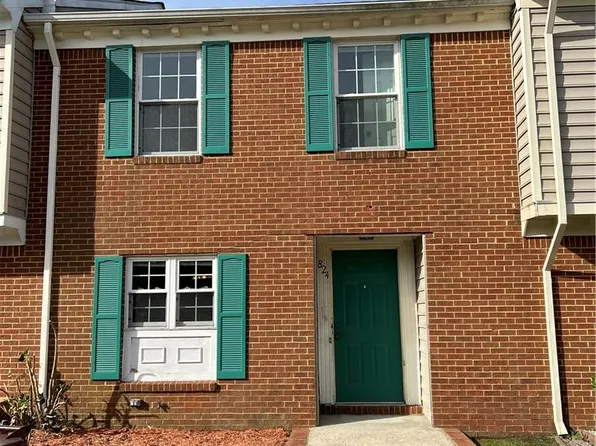 824 Huntly Dr, Chesapeake, VA 23320