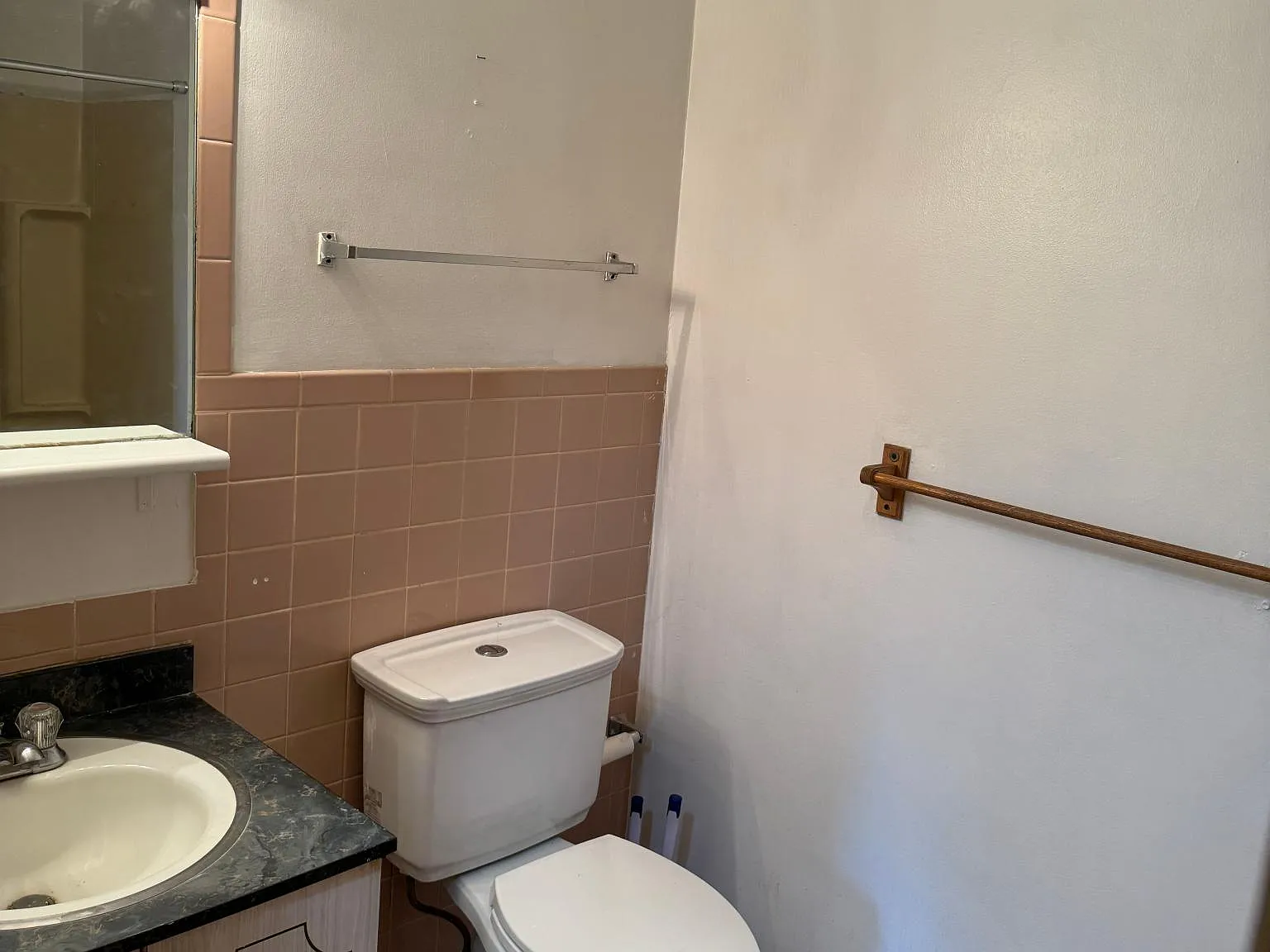 2 bed, 1.5 bath, 800 sqft, $1,100 — Photo 3