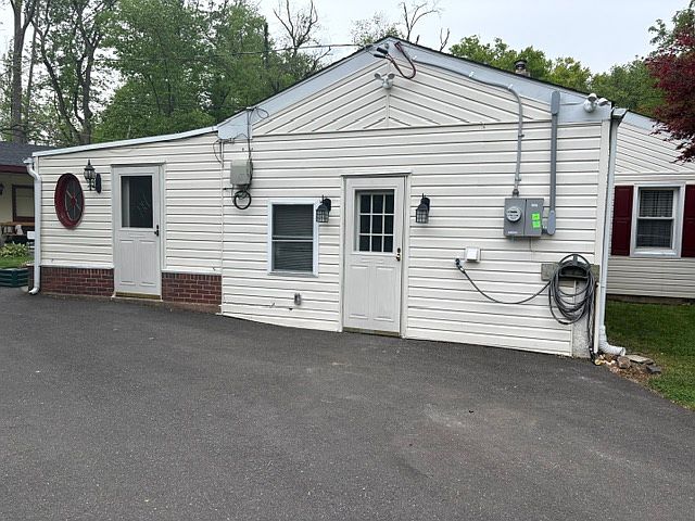1st image of 203 Brookside Dr #2