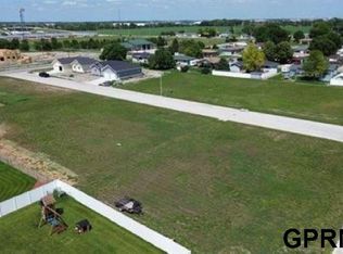 695 6th St, Columbus, NE 68601