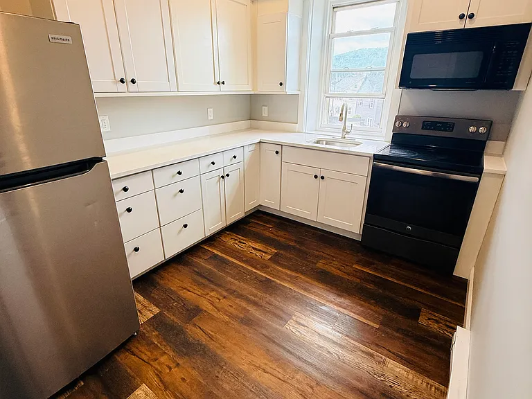 102 E Main St #4 — Photo 3