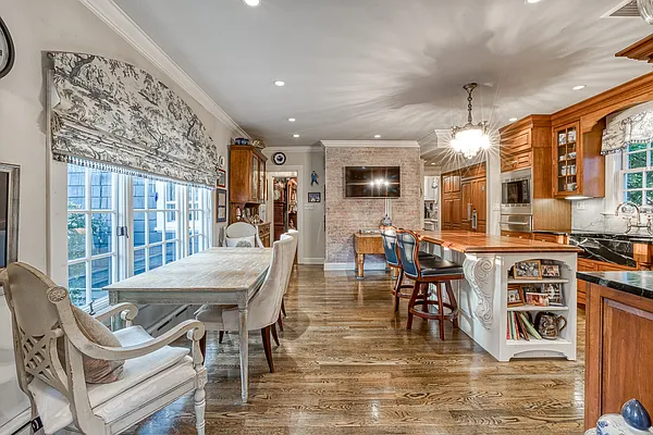 Sold by Century 21 American Homes | media 13