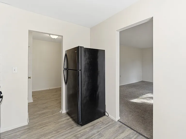 Pin Oak Manor Apartments — Photo 12