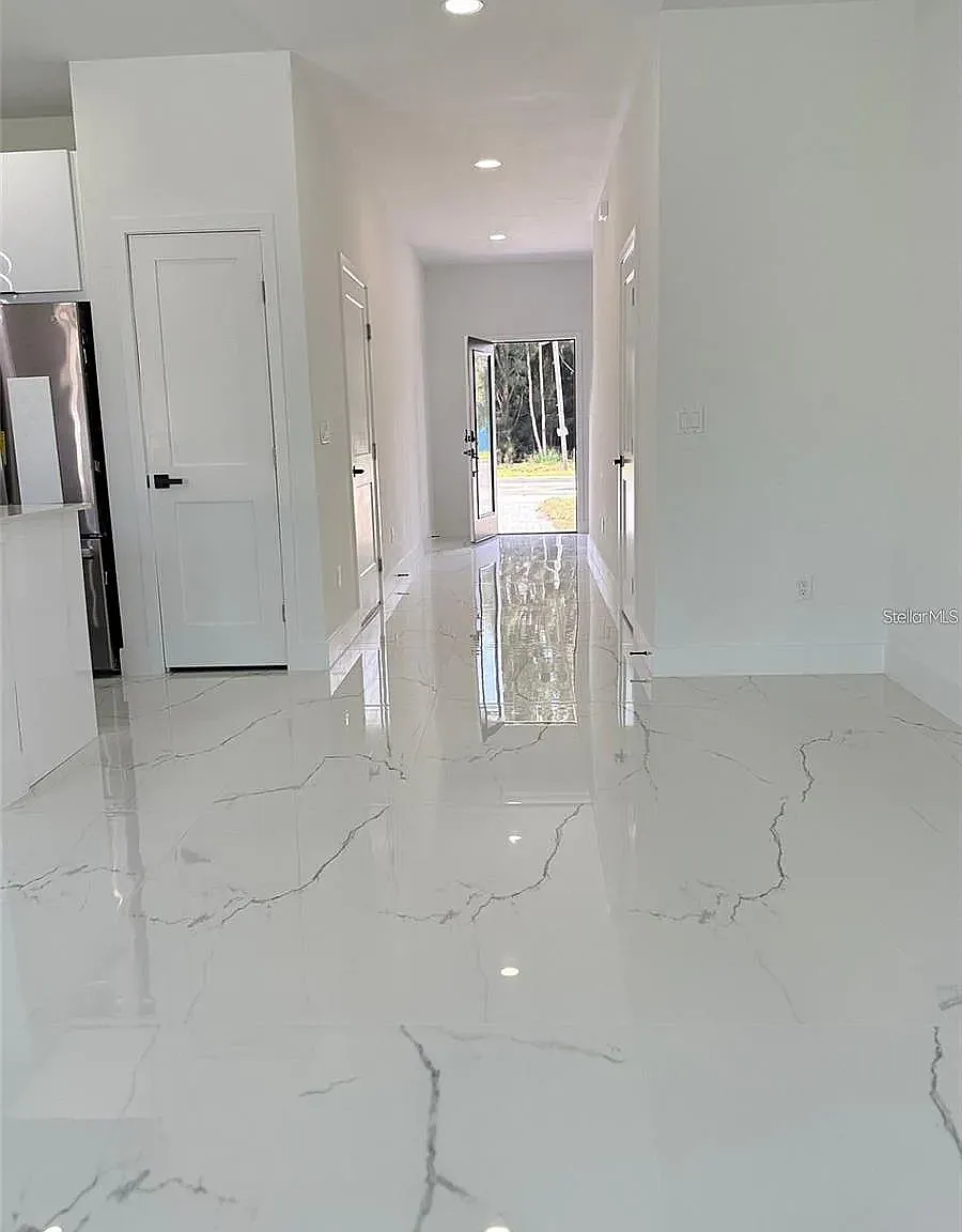 3 bed, 1465 sqft, $2,000 — Photo 2