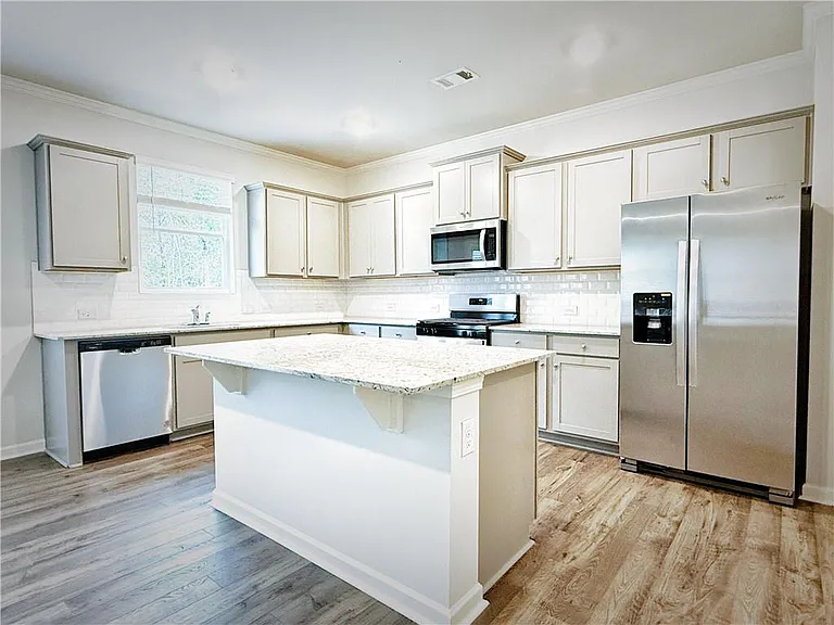 325 Belmont Dr — Photo 6
