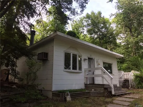 16 Taylor Rd, Patterson, NY 12563