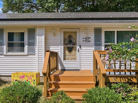 3rd image of 211 Hampton Avenue