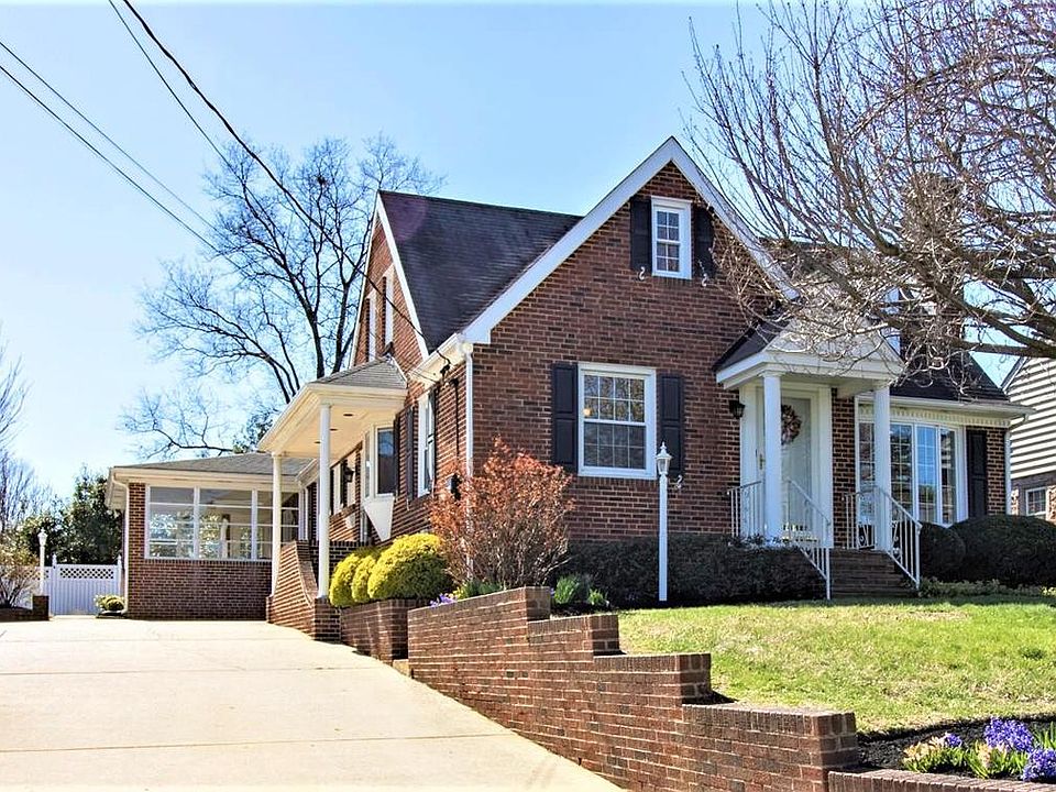 1st image of 203 Stonehurst Dr