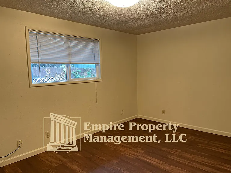 1297 Waite St — Photo 10