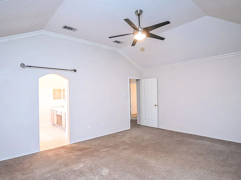 2100 Newport Dr — Photo 28