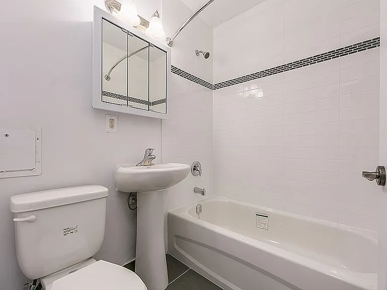 148 Islington Ave — Photo 10