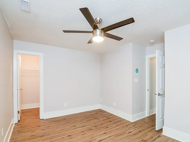 310 Berwick Ct — Photo 13
