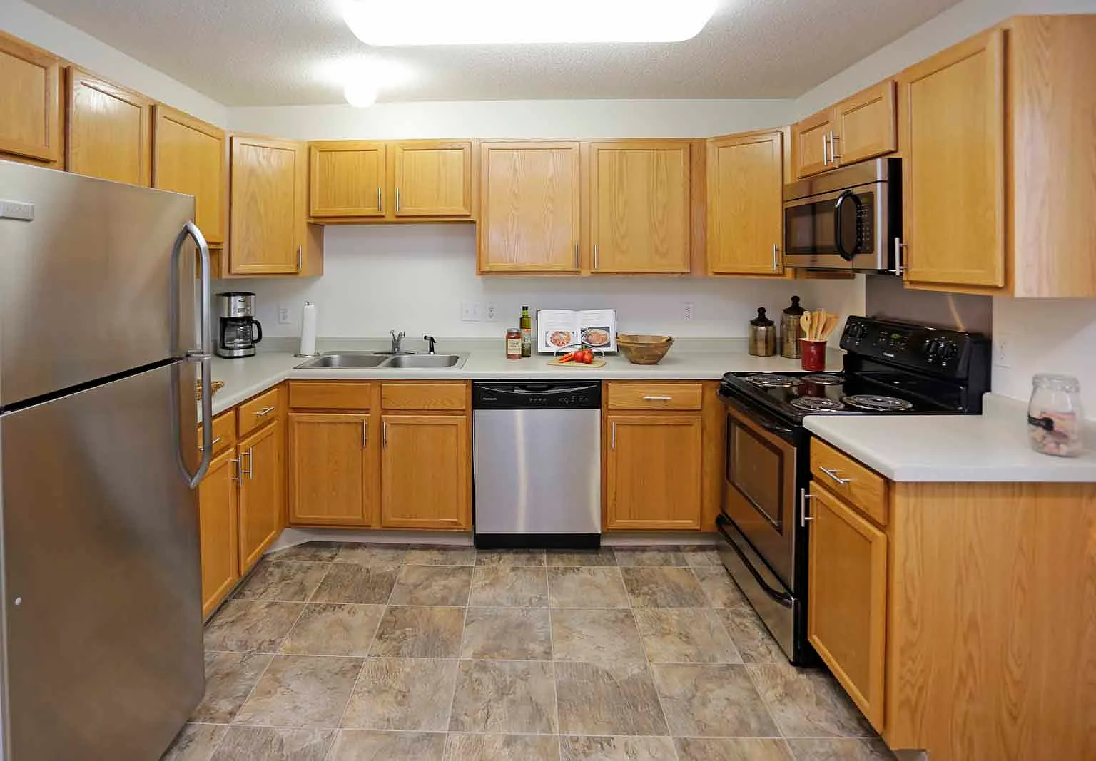 Promenade Oaks Apartments — Photo 2