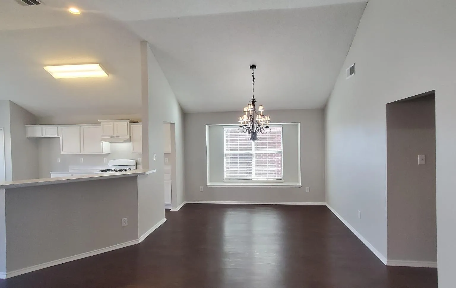 4 bed, 2.0 bath, 2029 sqft, $1,950 — Photo 4