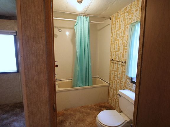 5th image of 520 Holly Park Dr