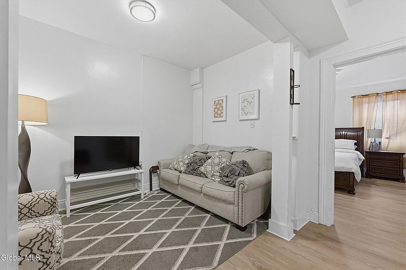 5th image of 163 Eagle Street