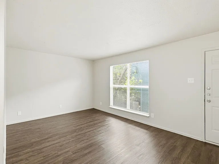 2319 Greenfield Pkwy — Photo 24