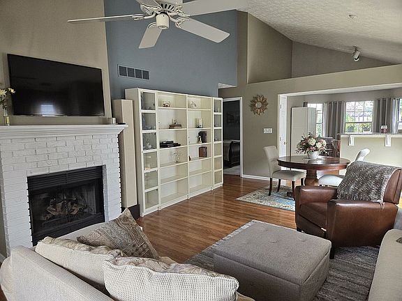 3rd image of 9838 Pine Ridge North Dr