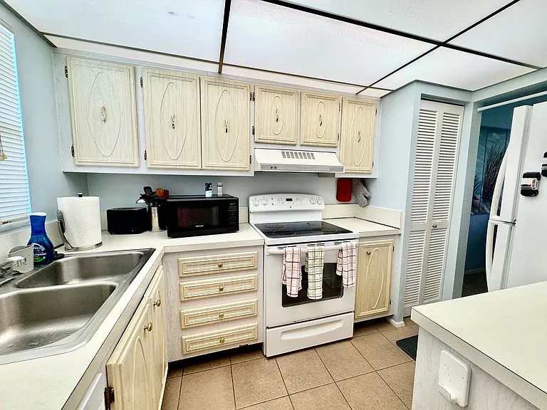 1100 Ponce De Leon Cir #E306 — Photo 10