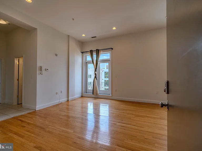 1629 L St NE #305 — Photo 15