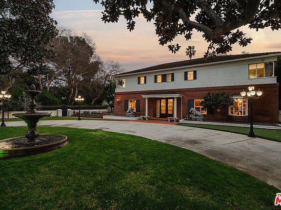 2nd image of 10514 Camarillo St