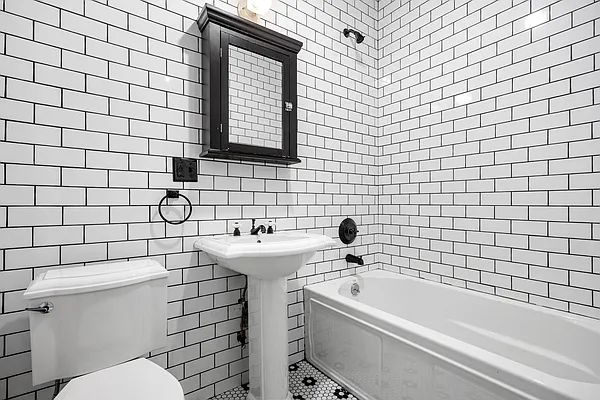 Bathroom, photo 1