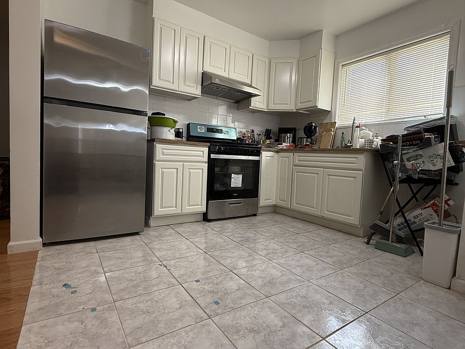 1st image of 190 Burbank Ave #2