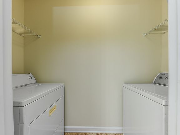 4th image of 205 Grove Ln #1