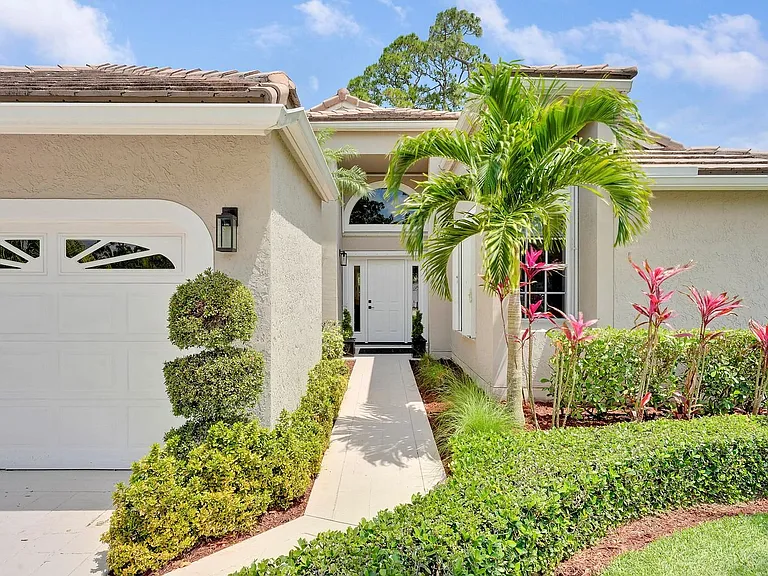 13810 Crosspointe Ct — Photo 2