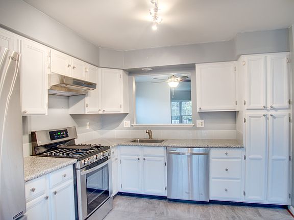 3rd image of 12891 Hunterbrook Dr