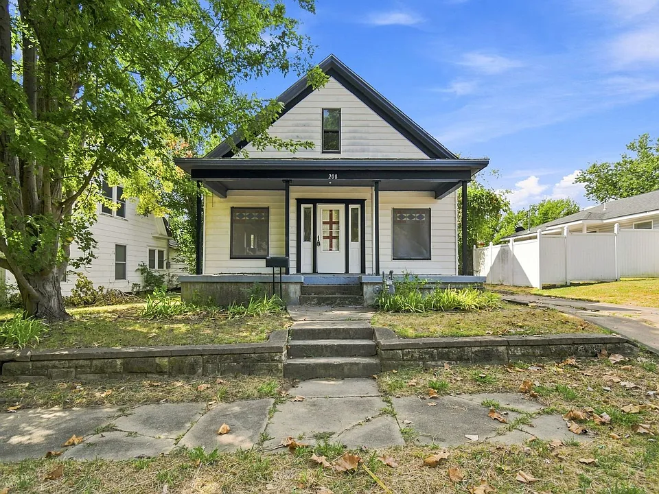 208 E 12th St