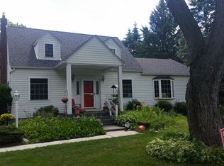 5752 Willow Grove Dr, Troy, MI 48085