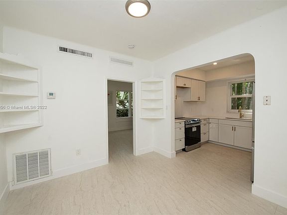 5th image of 925 Lenox Ave APT 2