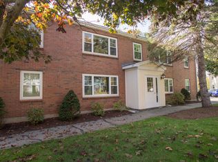 167 Elsinore St APT 8, Concord, MA 01742
