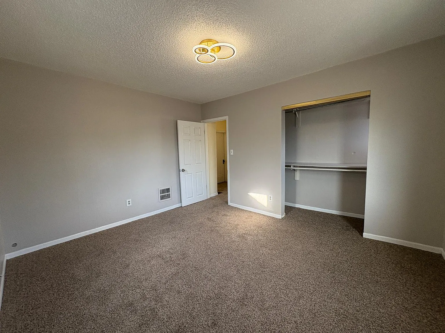 3 bed, 1297 sqft, $1,250 — Photo 3