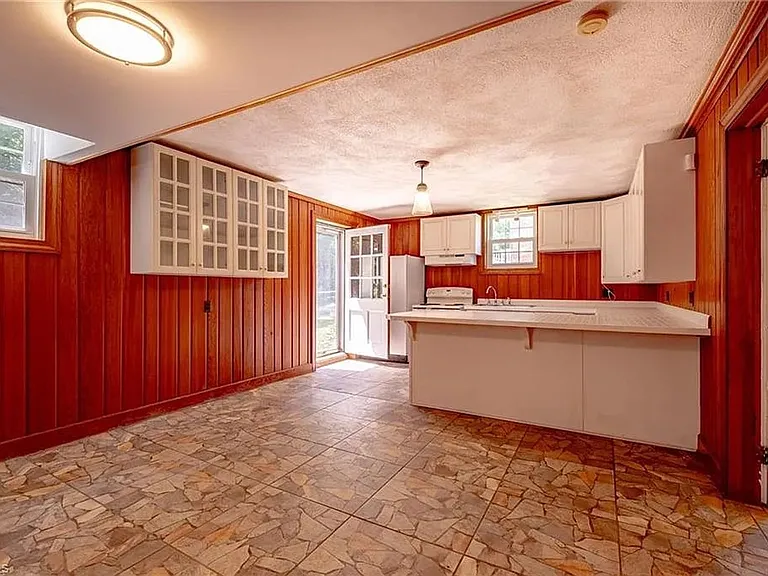3230 Kinnamon Rd — Photo 2