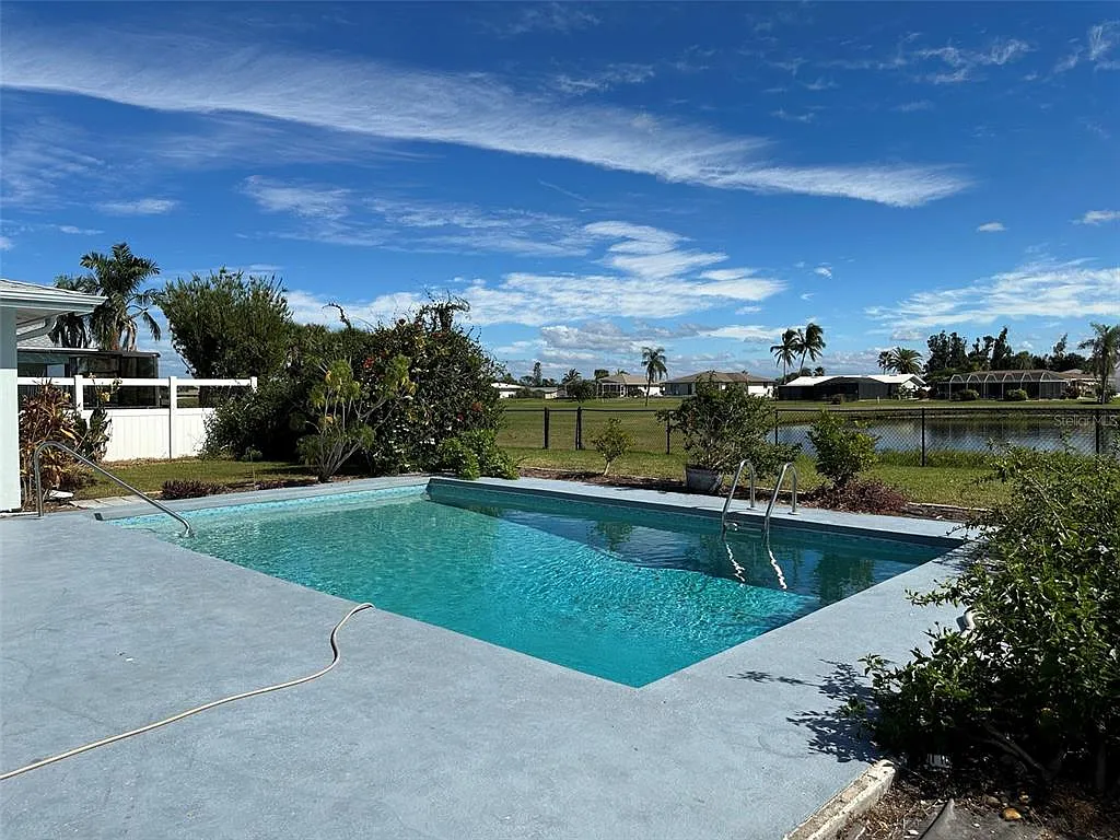 4 bed, 2.0 bath, 1536 sqft, $2,700 — Photo 3