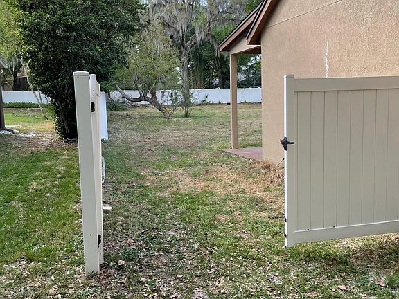 4th image of 706 S Lake Claire Cir