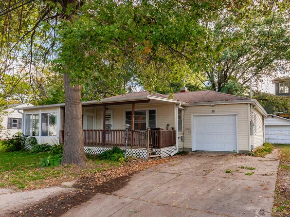 608 E 8th St N, Newton, IA 50208