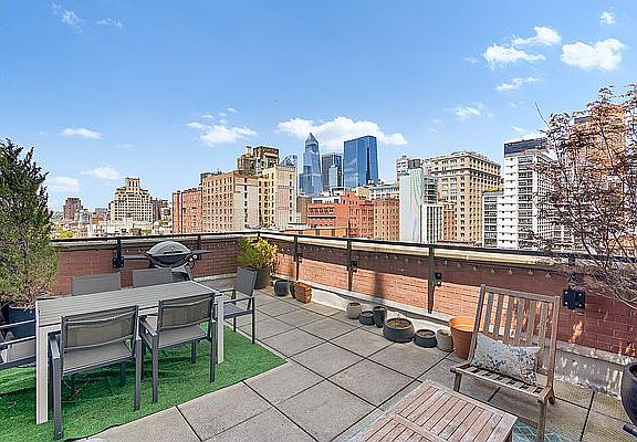3rd image of 160 W 22nd St APT 1001