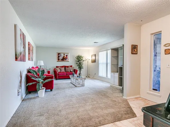 10134 Southridge Dr, Oklahoma City, OK 73159