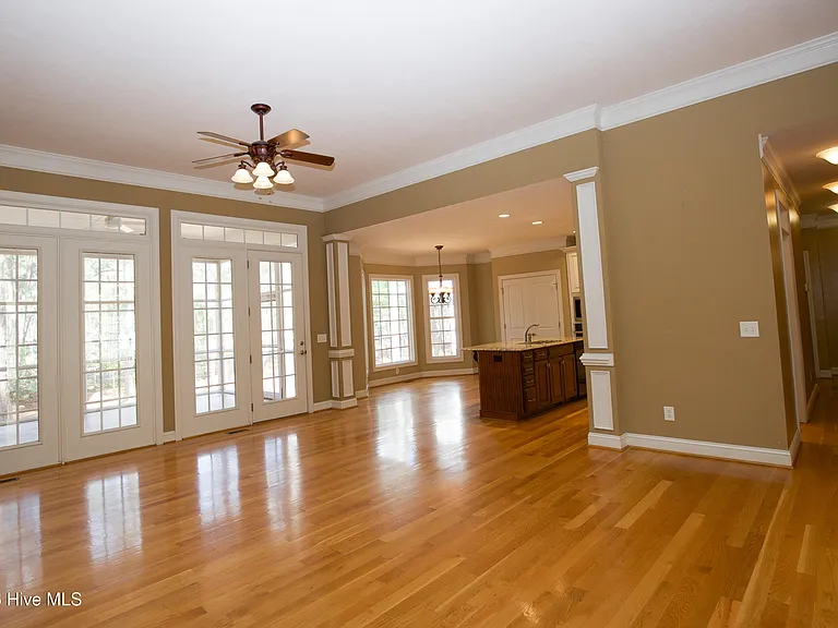 16 Montrose Ct — Photo 20