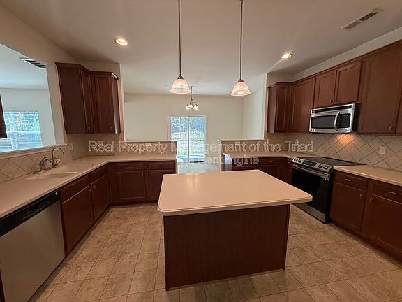 4th image of 1642 Ashmead Ln