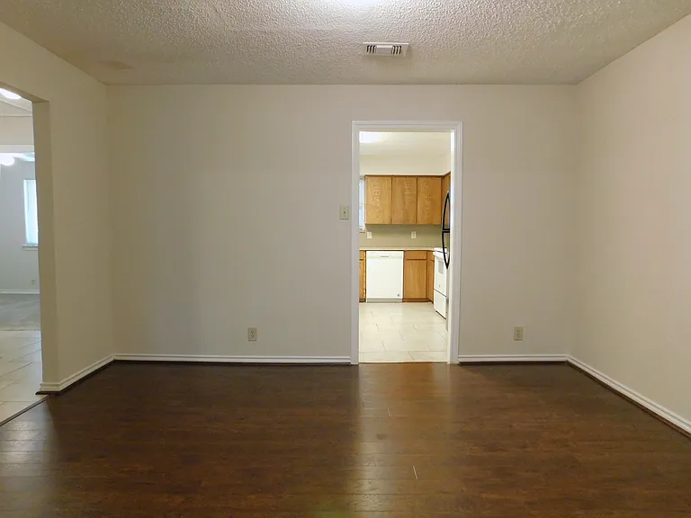 2204 Canterbury Ct #2204 — Photo 8