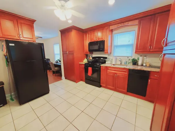 25 Scofield Ave #2, Stamford, CT 06906