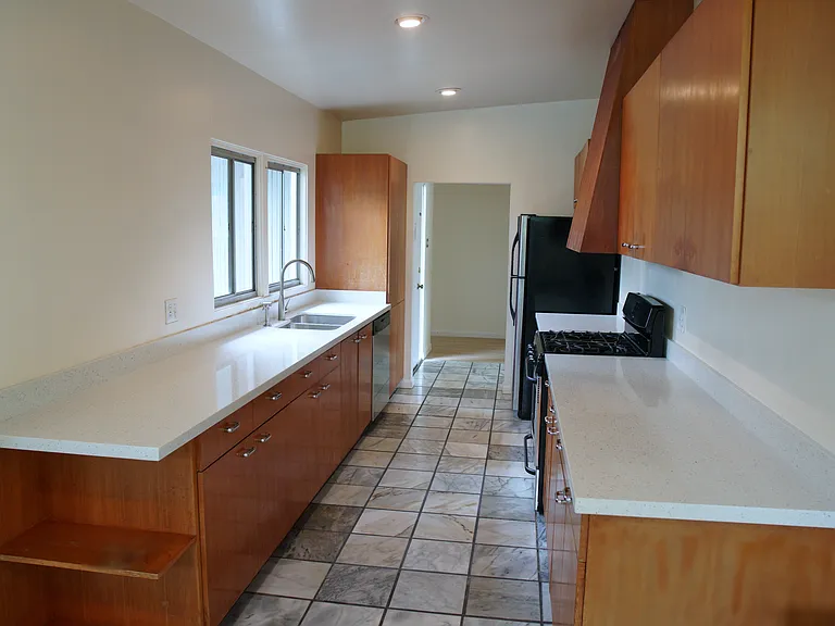 678 Las Colindas Rd — Photo 2