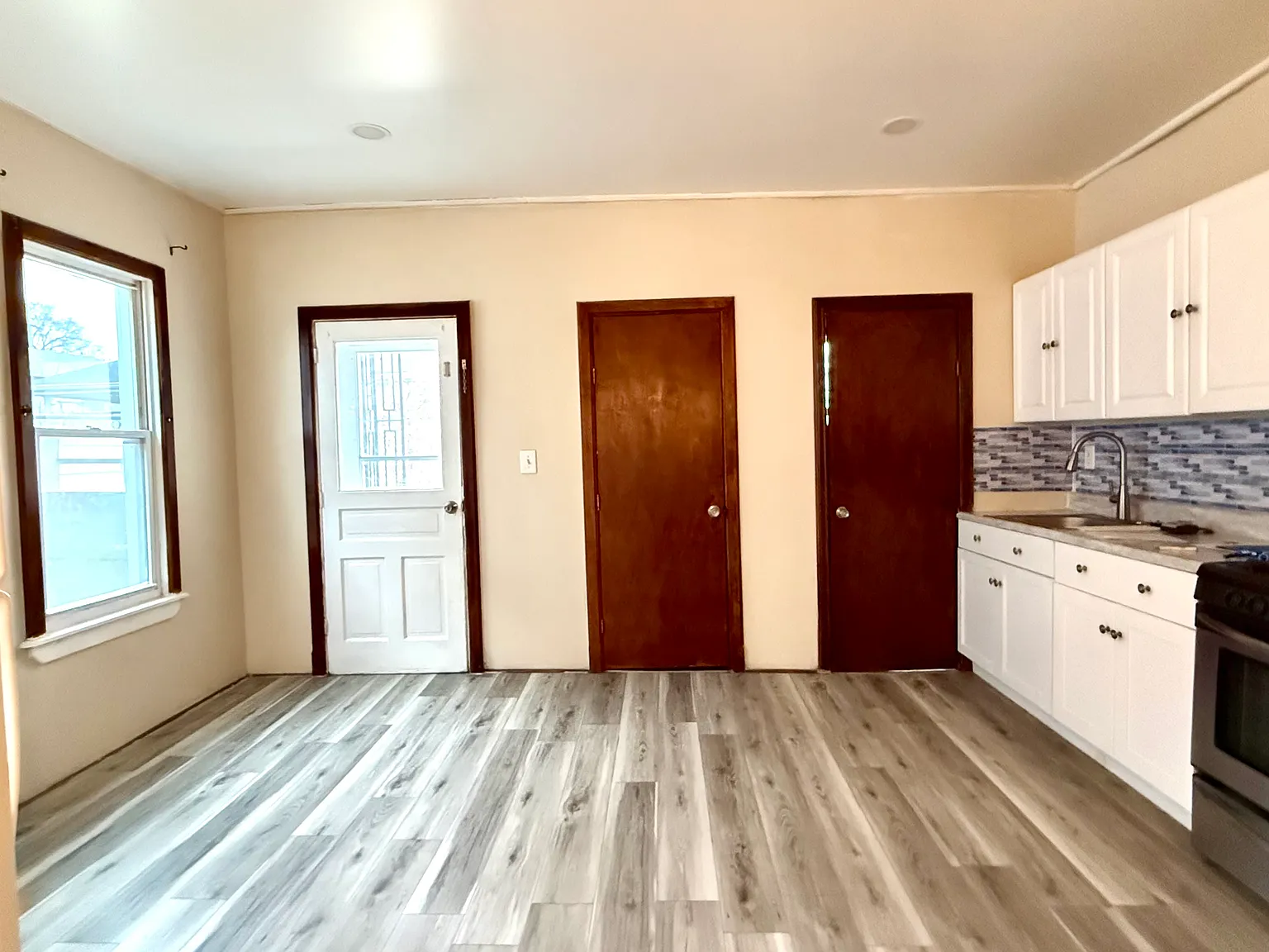 3 bed, 1.5 bath, 1188 sqft, $1,400 — Photo 2