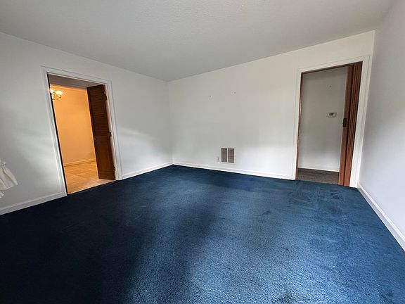 3rd image of 1038 W Sherwood Dr