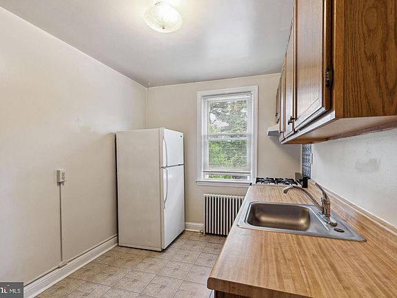4th image of 902 Elm Ridge Ave